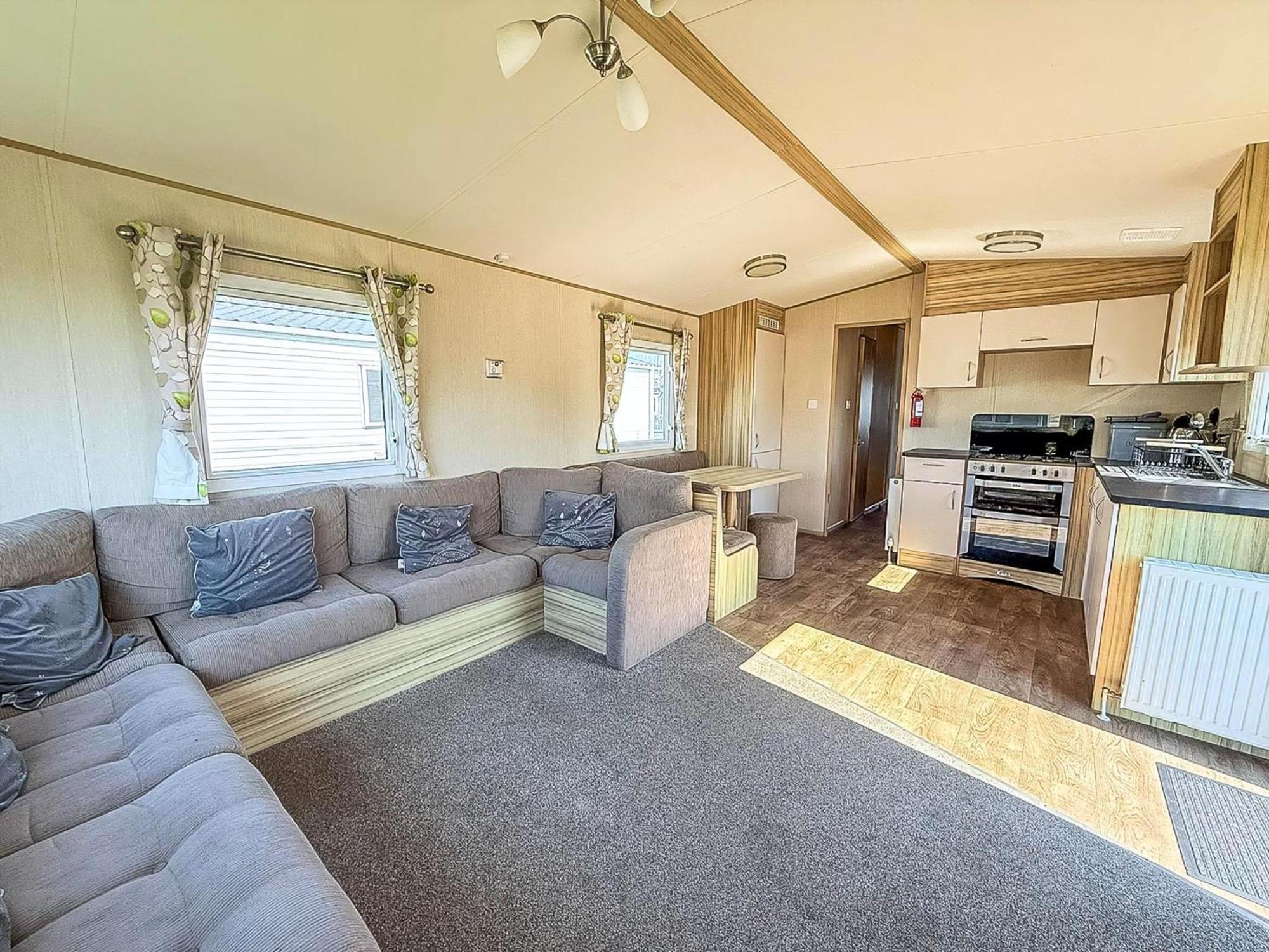 6 Berth Caravan For Hire With Wifi At Seawick Holiday Park In Essex Ref 27025Hv Clacton-on-Sea Exterior foto